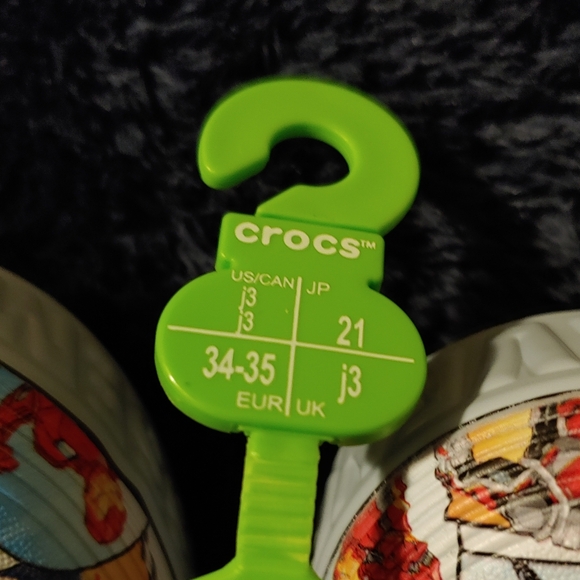 Marvel Avengers Crocs Clogs with Red Strap - Picture 3 of 5